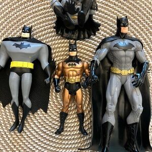 BATMAN FIGURES (4)